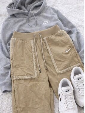 Nike Sherpa Trim Jogger Pants | High Rise Loose Fit Cozy Athleisure Beige Womens